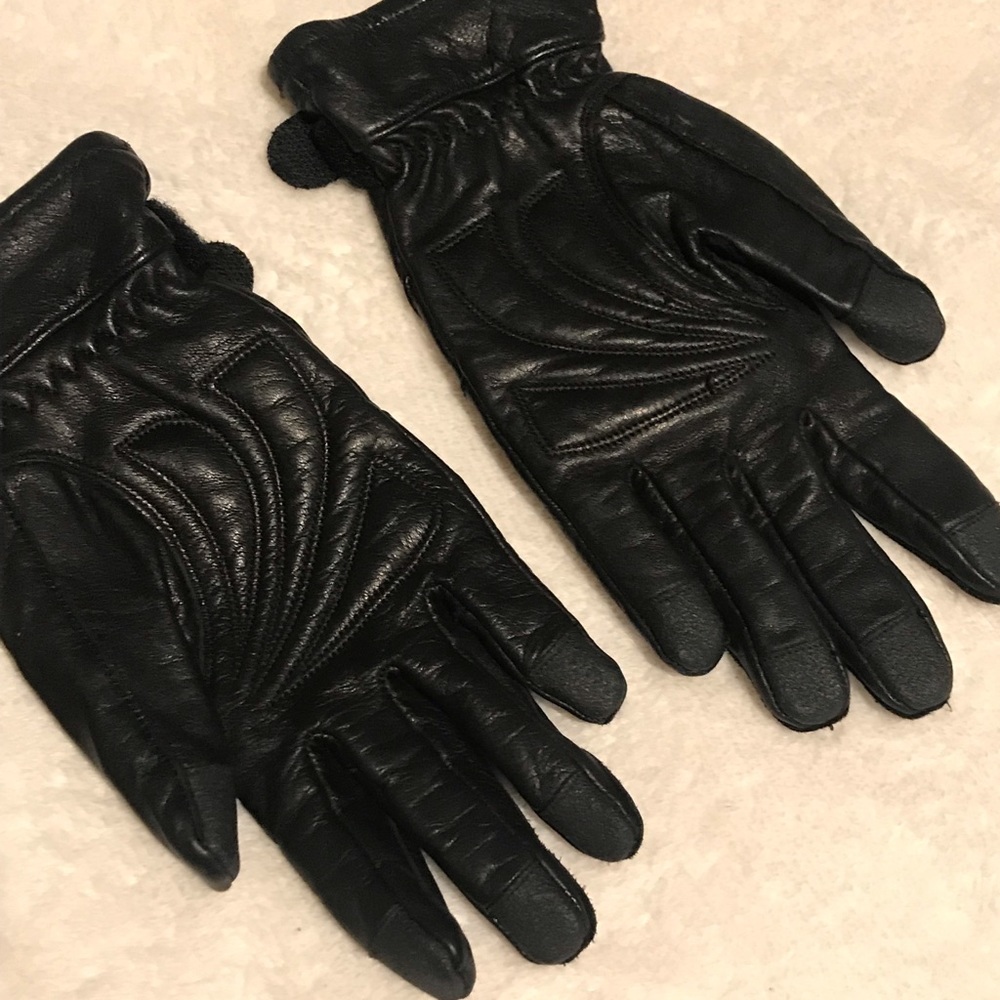 Leather gloves